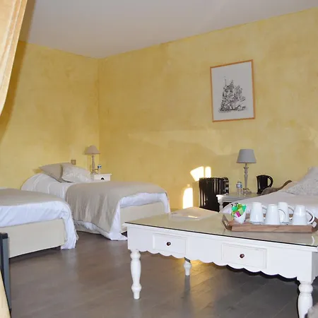 לינה וארוחת בוקר Le Clos Margot 4*