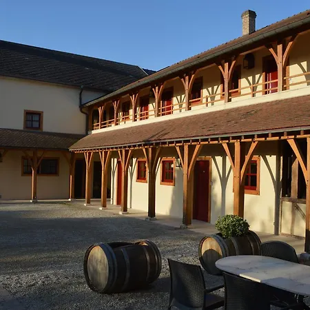 Le Clos Margot Bed & Breakfast 4*